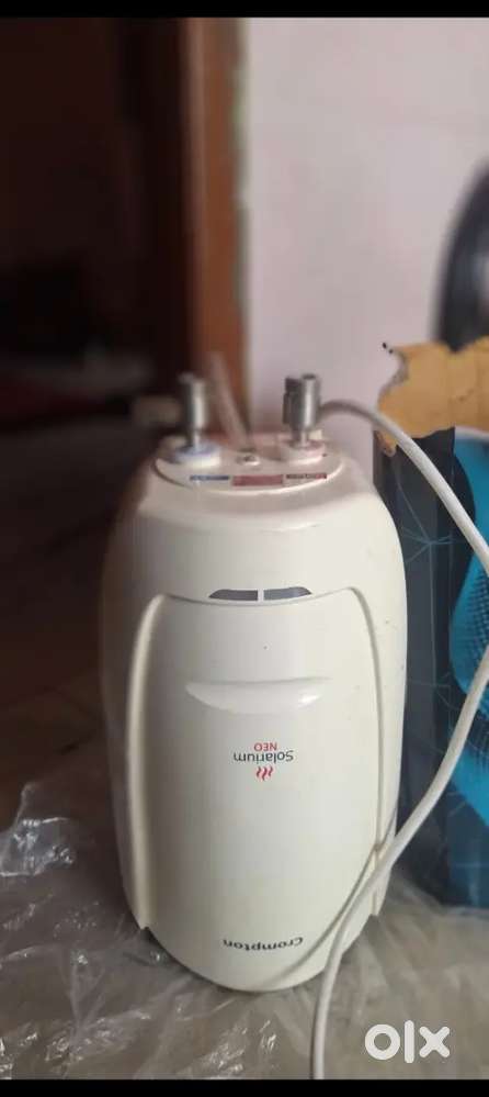 Crompton water heater low price good condition