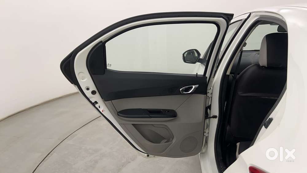 Tata Tiago Xz, 2016, Petrol