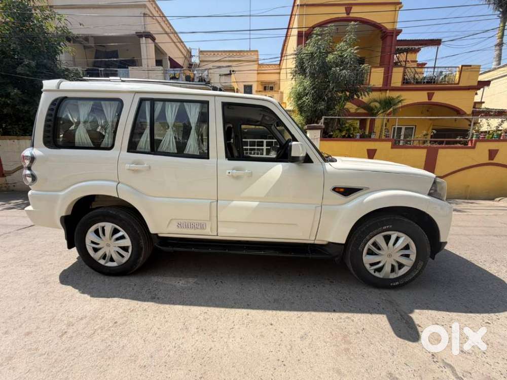 Mahindra Scorpio S6, 2015, Diesel