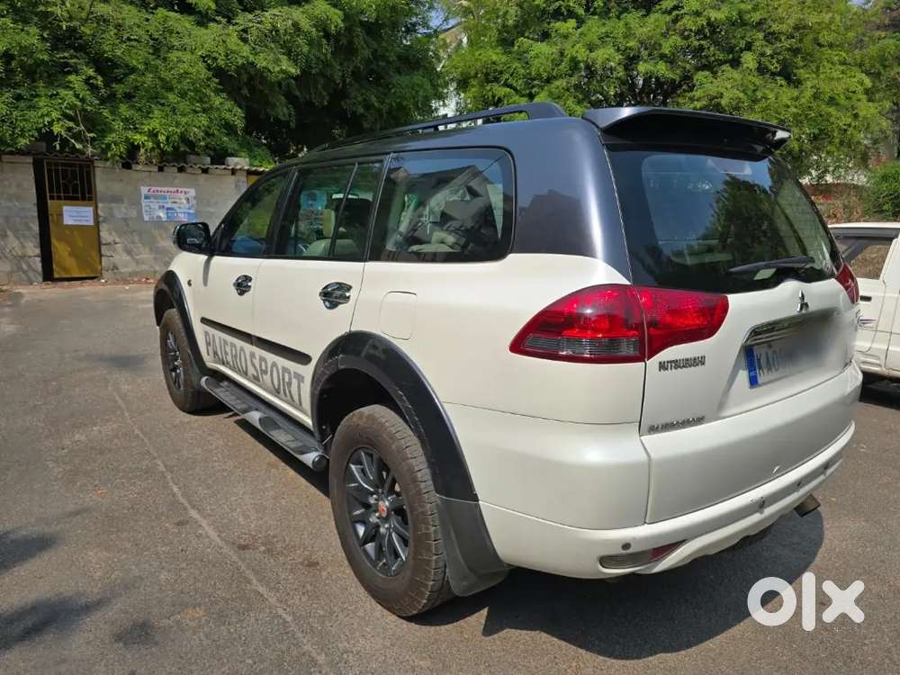 Mitsubishi Pajero Sport Select Plus 4x2 At