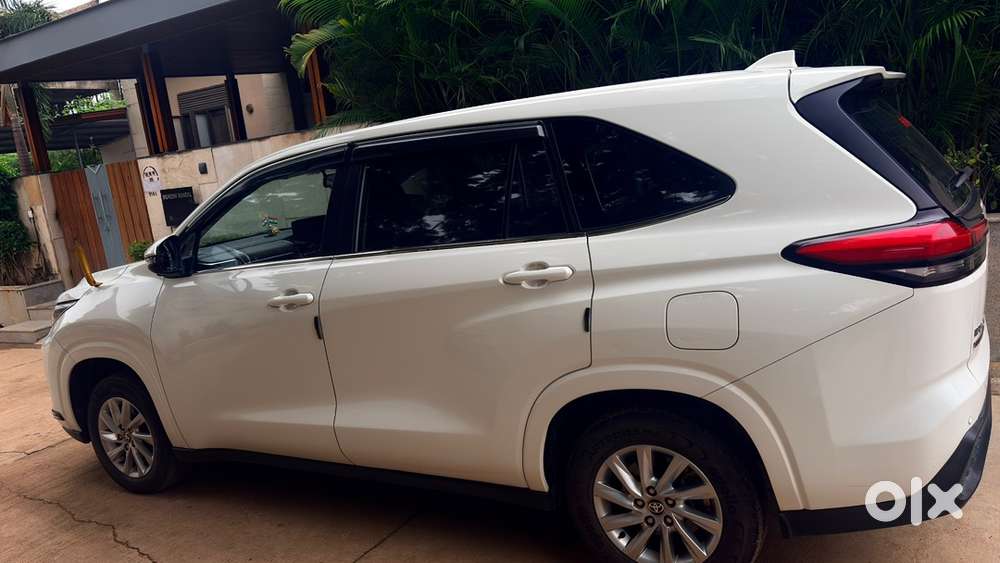 Toyota Innova Hycross 2024