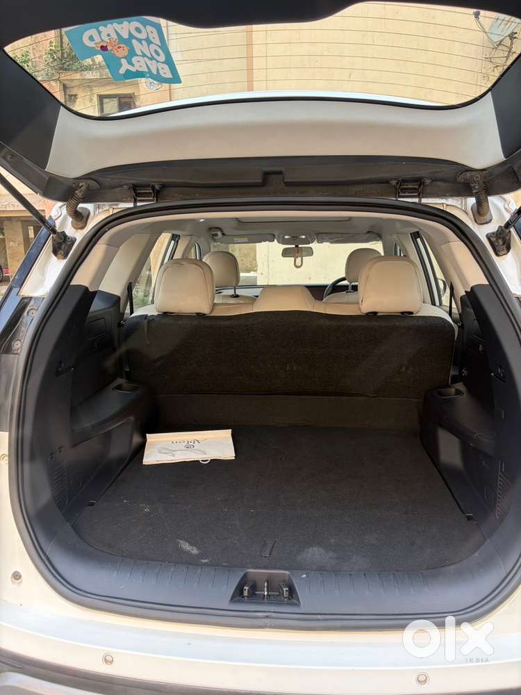 Mahindra Xuv700 Ax5 At Petrol 2022