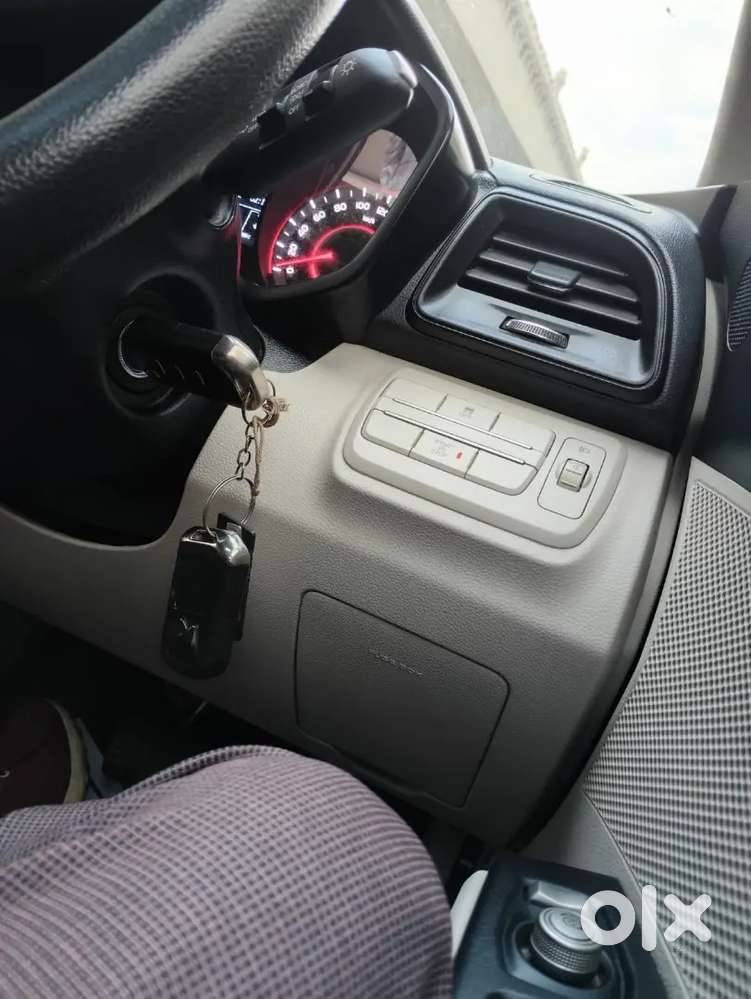Mahindra Xuv300 W6 2023 ,petrol ,autoshift Gear With Sunroof Keystart
