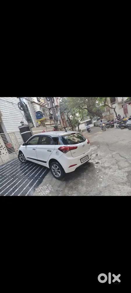 Top Model , Push Start , Auto Ac, Alloy Wheels, Auto Lights
