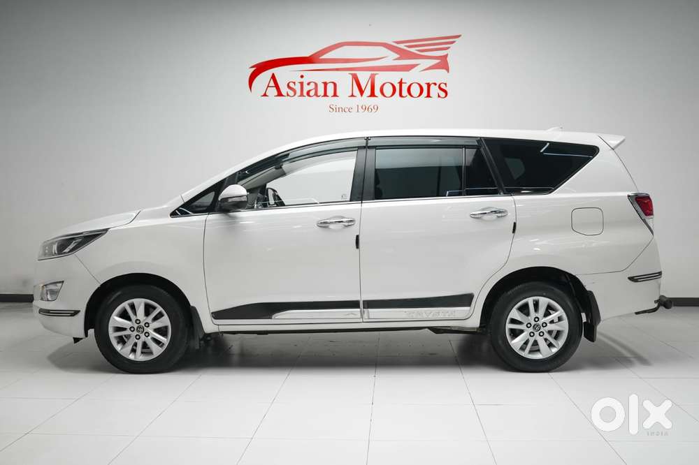 Toyota Innova Crysta 2.4 V 8 Str, 2016, Diesel