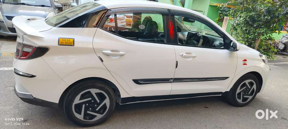 Hyundai Aura Sx (o) Crdi Manual, 2024, Cng & Hybrids