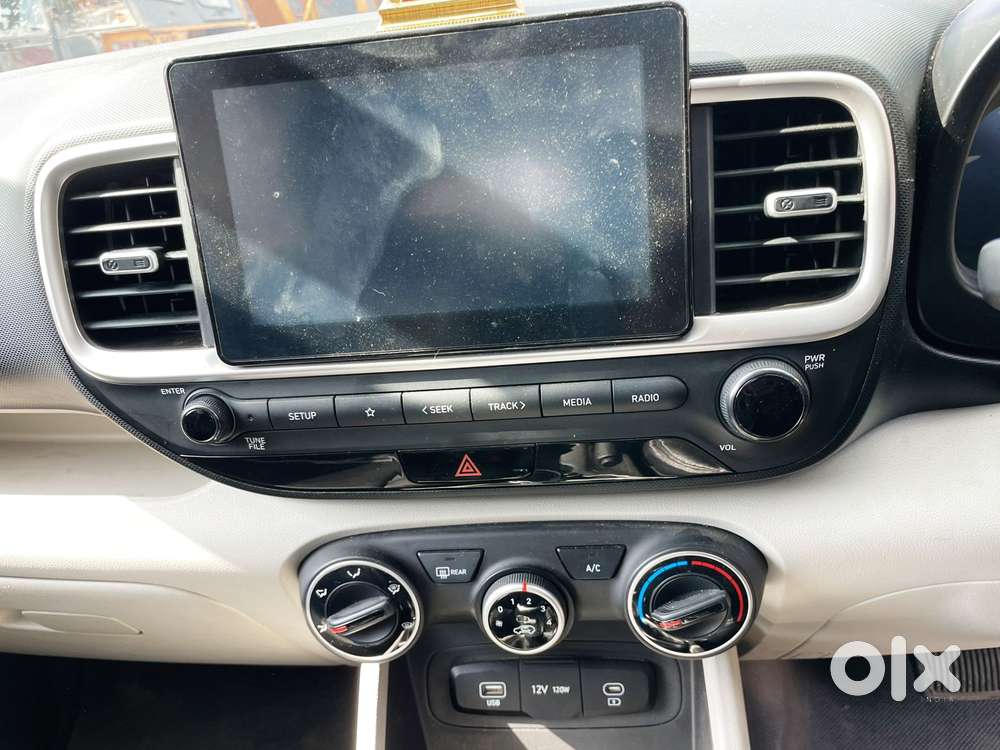 Hyundai Venue 1.2 S (o), 2024, Petrol