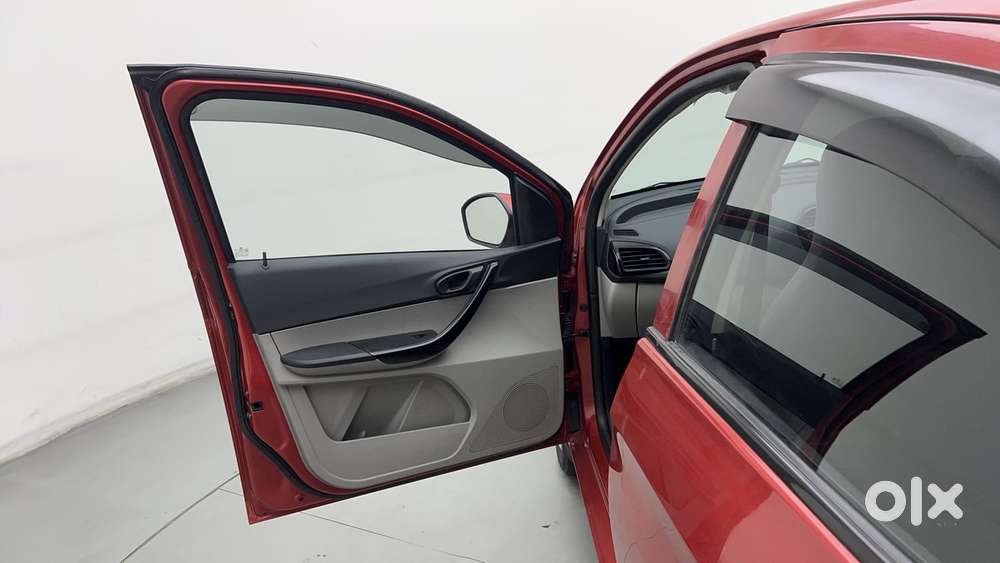 Tata Tiago 1.2 Revotron Xt, 2018, Petrol