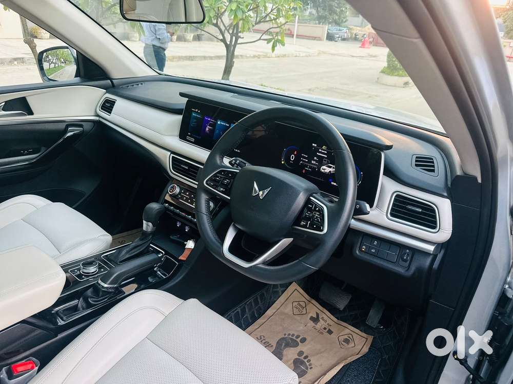 Mahindra Xuv700 2.2 Ax 7 Diesel At Str, 2024, Diesel