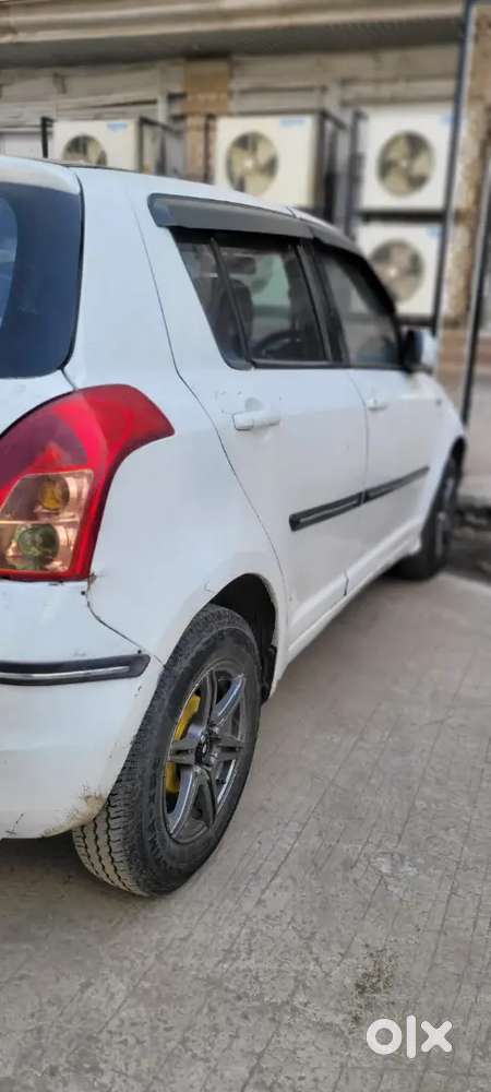 Maruti Suzuki Swift Lxi 2010