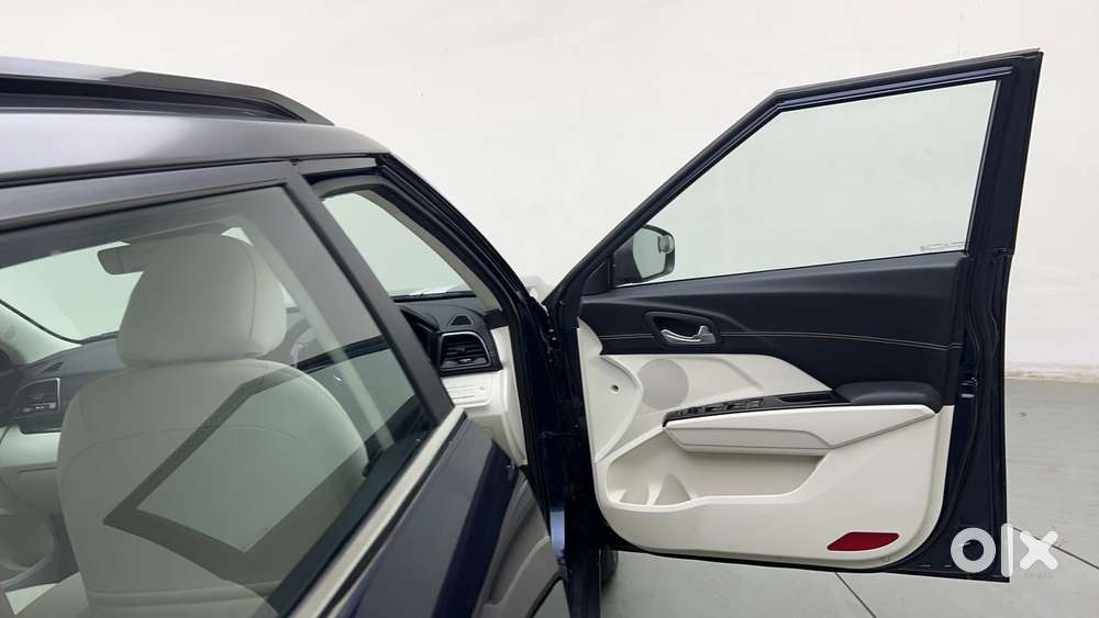 Mahindra Xuv 3xo Ax7l 1.2 Petrol At (pg), 2024, Petrol