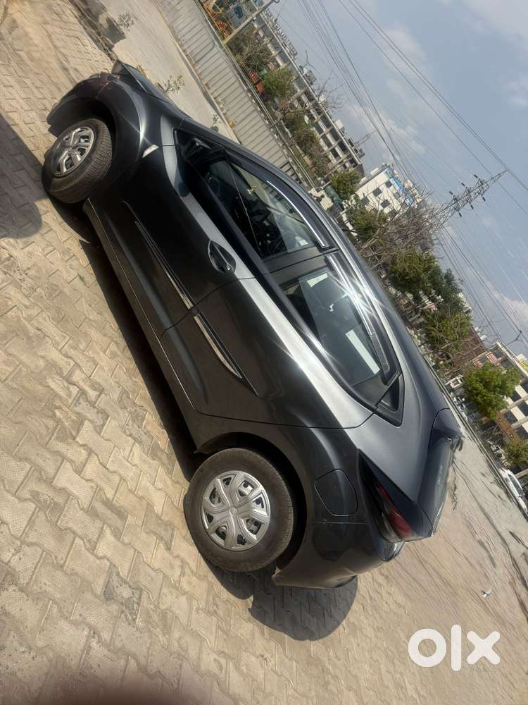 Tata Altroz 1.2 Xe Plus Petrol, 2022, Petrol