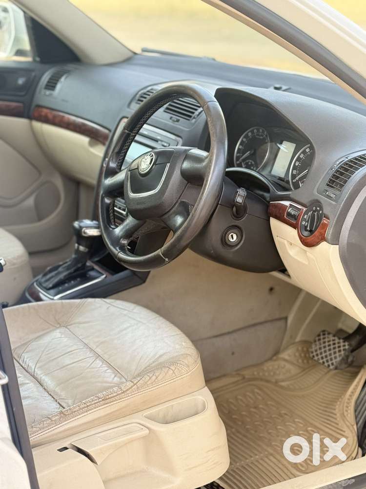 Skoda Laura Skoda-laura-laura-elegance-1.9-tdi--at, 2010, Diesel