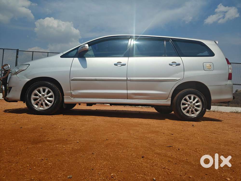Toyota Innova 2.5 Vx 8 Seater Bs Iv, 2013, Diesel