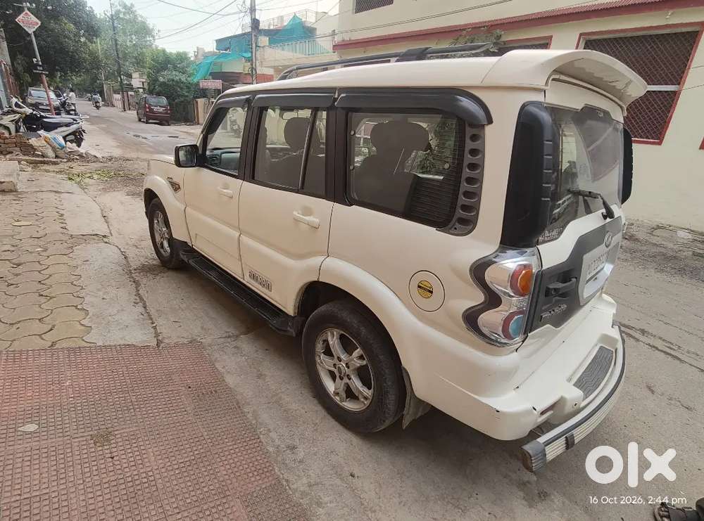 Mahindra Scorpio 2.2 S10 Diesel 2015