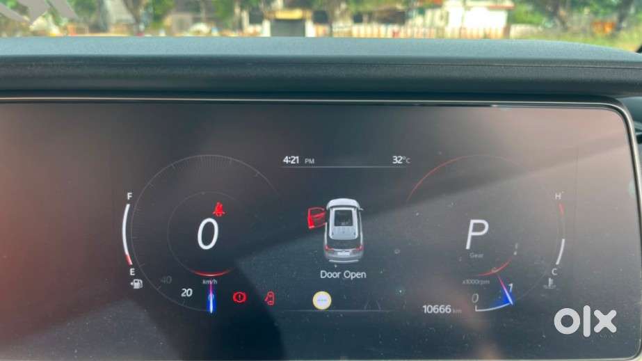 Mahindra Xuv700 2.0 Ax 7 Petrol At Str, 2024, Petrol