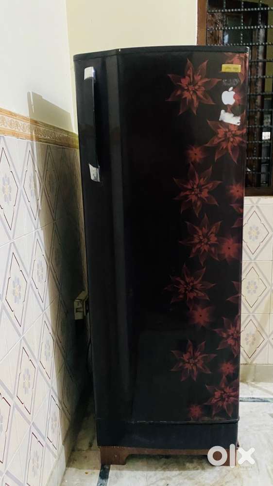 Good condition Dark marhoon Colur Goodrej fridge
