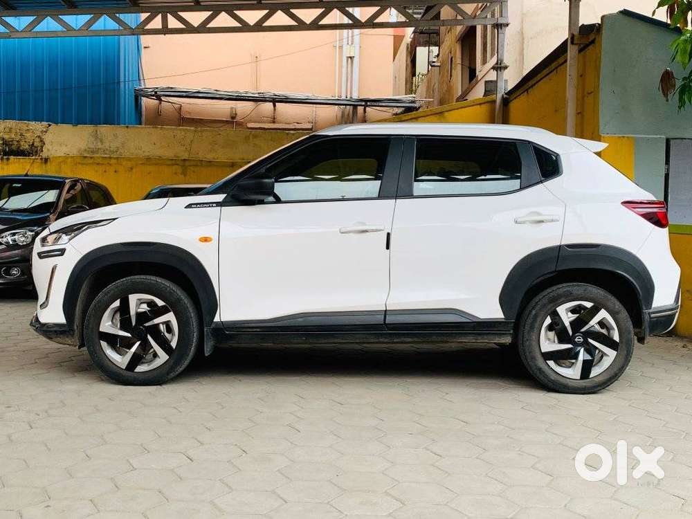 Nissan Magnite Kuro Edition Petrol Amt, 2024, Petrol