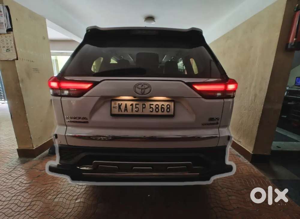 Toyota Innova Hycross 2023 Petrol 27000 Km Driven