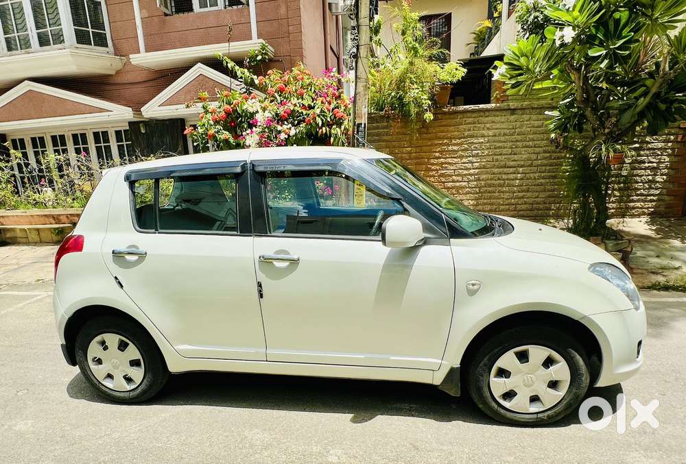 Maruti Suzuki Swift 1.2 Vxi (o), 2011, Petrol
