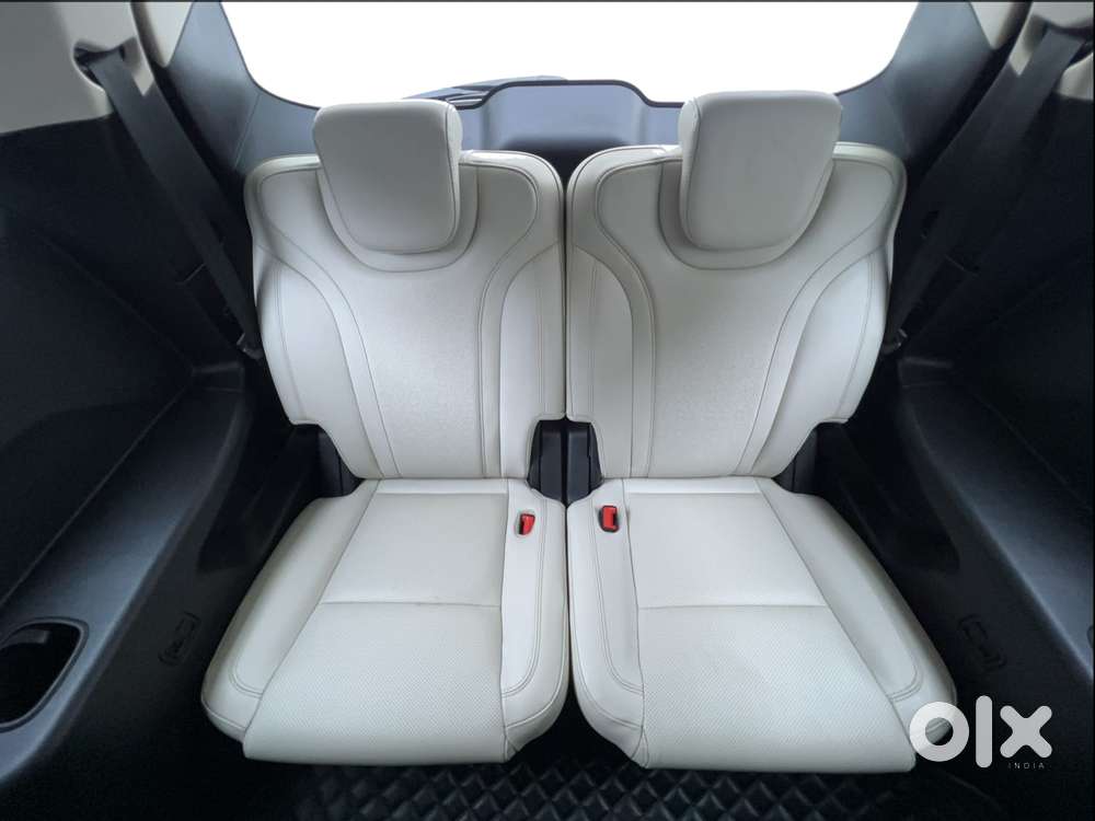 Mahindra Xuv700 2.0 Ax 7 Petrol At Str, 2022, Petrol