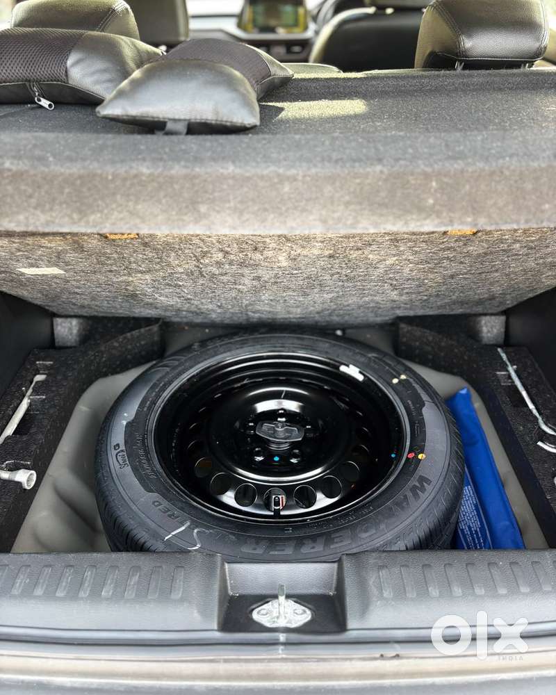 Maruti Suzuki Brezza 1.5 Zxi Smart Hybrid, 2023, Petrol