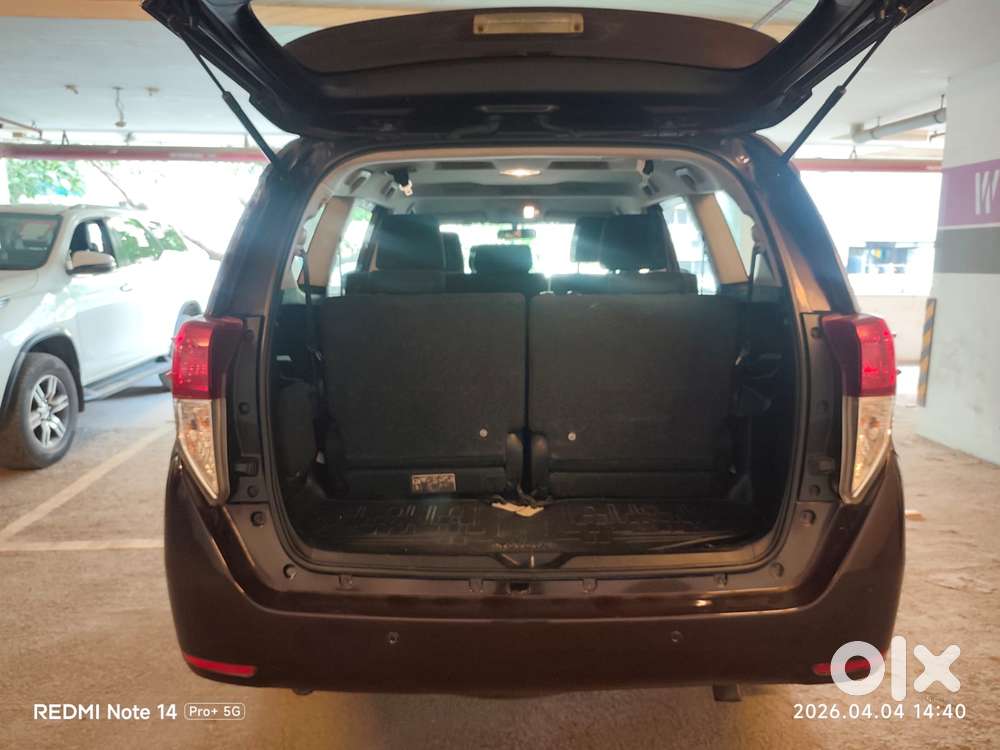 Toyota Innova Crysta 2.8 Gx At 8 Seater, 2017, Diesel