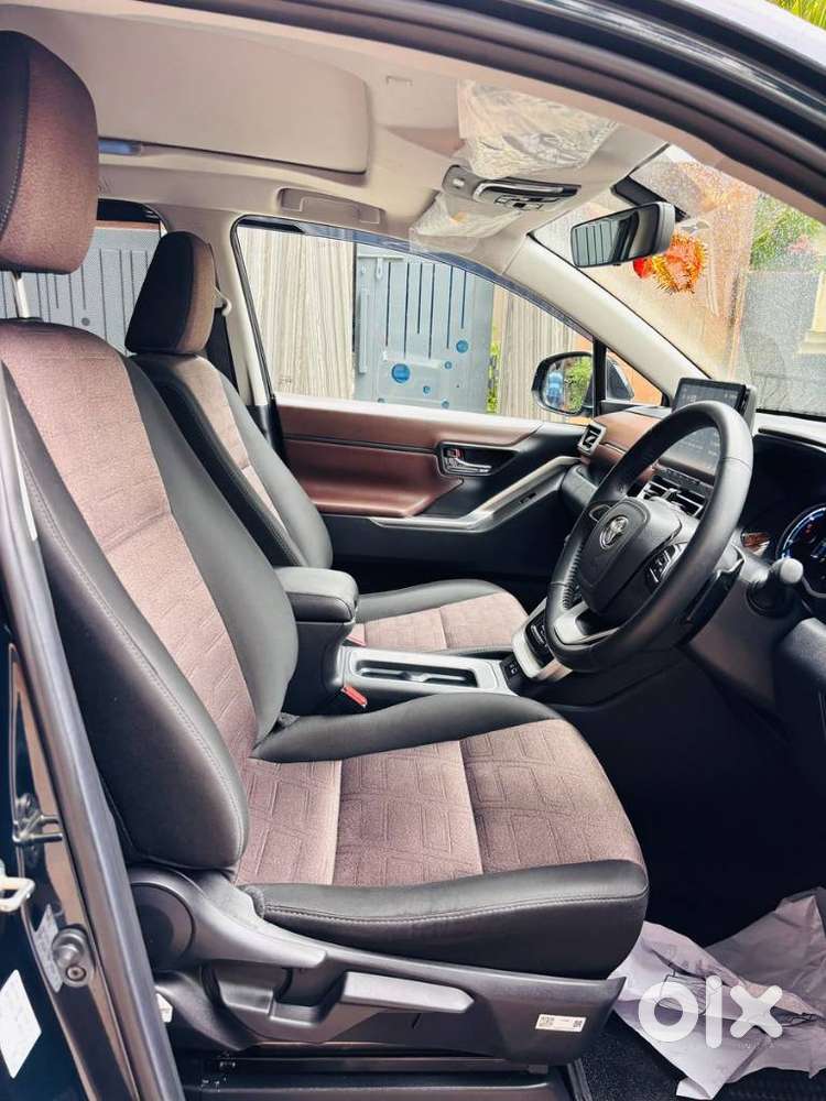 Toyota Innova Hycross 2.0 Vx Hybrid 7 Str, 2023, Petrol