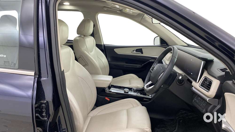 Mahindra Xuv700 2.0 Ax 7 Petrol At Luxury Pack Str, 2023, Petrol