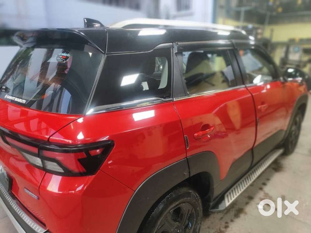 2023 Maruti Brezza 1.5 Zxi Dual Tone (red And Black)