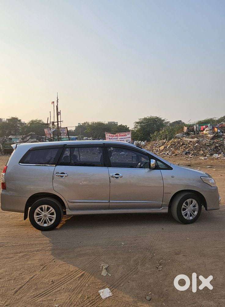 Toyota Innova 2.5 G (diesel) 8 Seater Bs Iv, 2015, Diesel