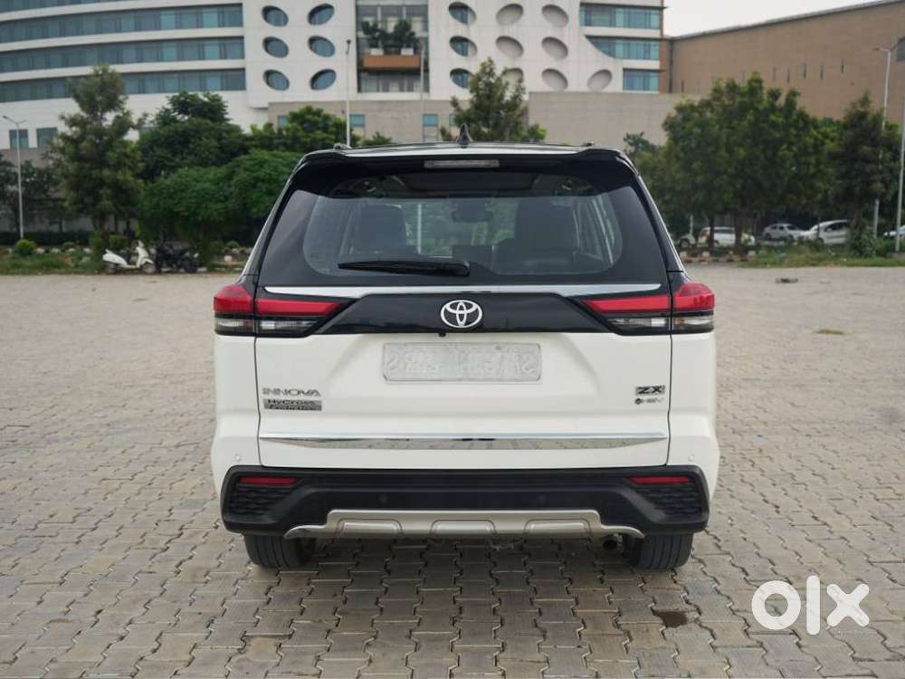 Toyota Innova Hycross 2.0 Zx (o) Hybrid 7 Str, 2025, Petrol