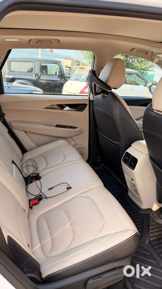 Mg Hector Sharp Cvt Petrol (top Model)