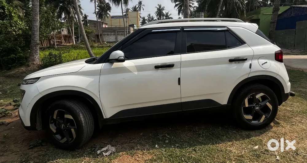 Hyundai Venue 2020 Petrol Well Maintained