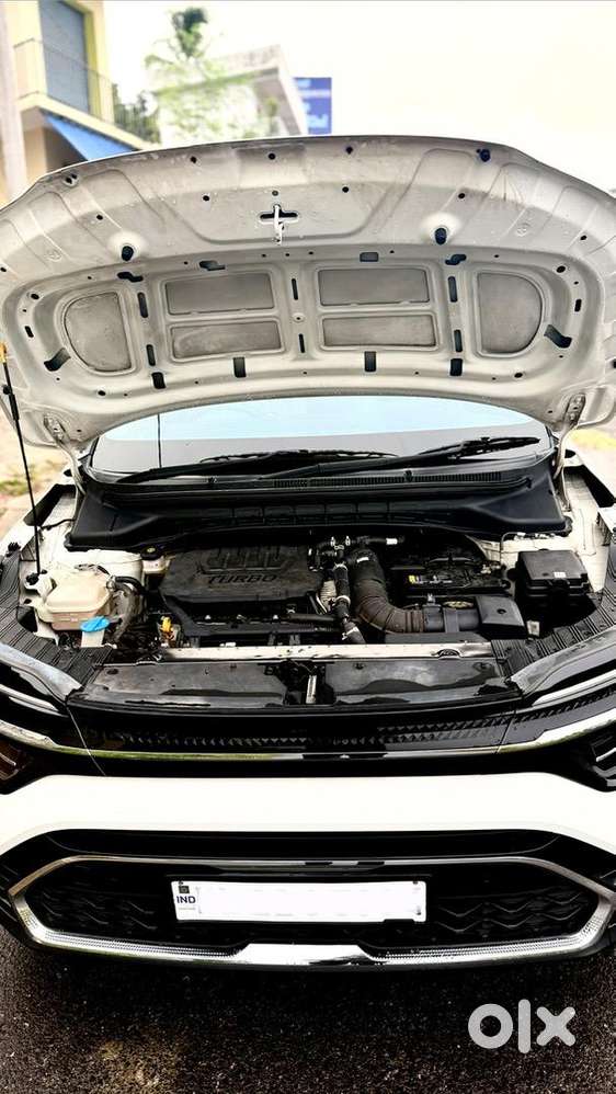 Kia Carens 2024 Petrol Well Maintained