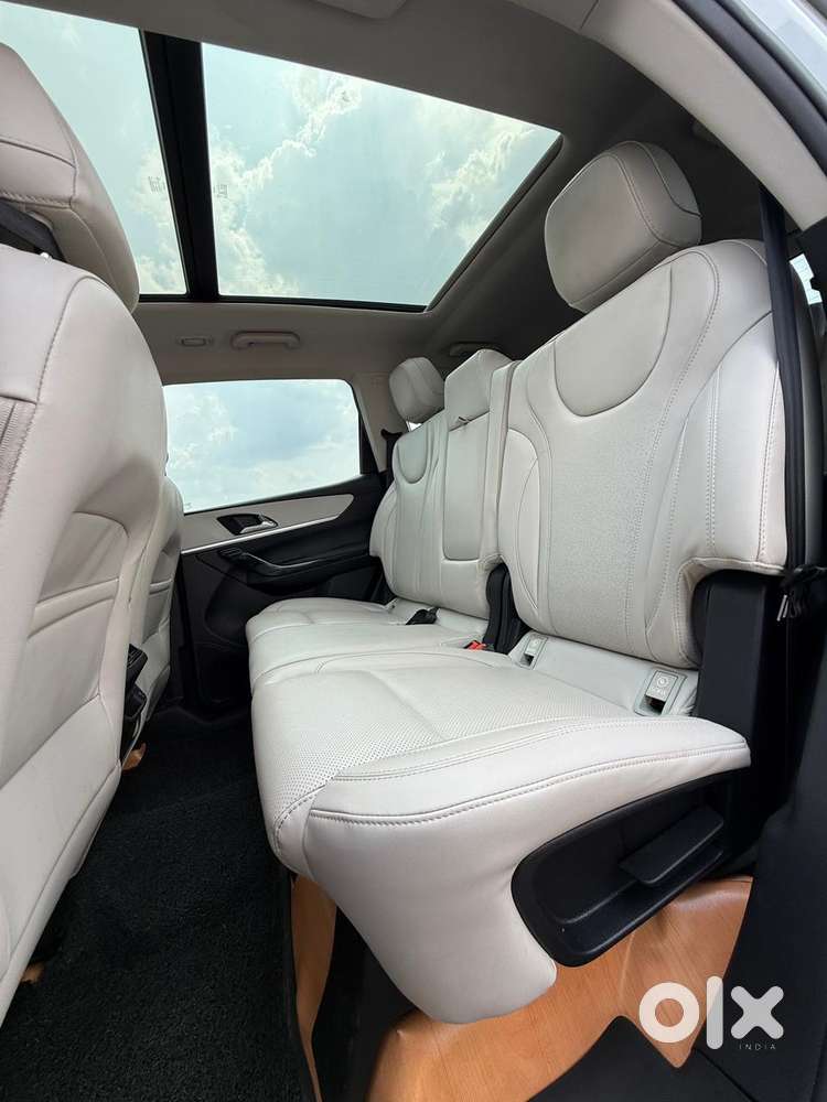 Mahindra Xuv700 2.2 Ax 7 Diesel At Str Awd, 2024, Diesel