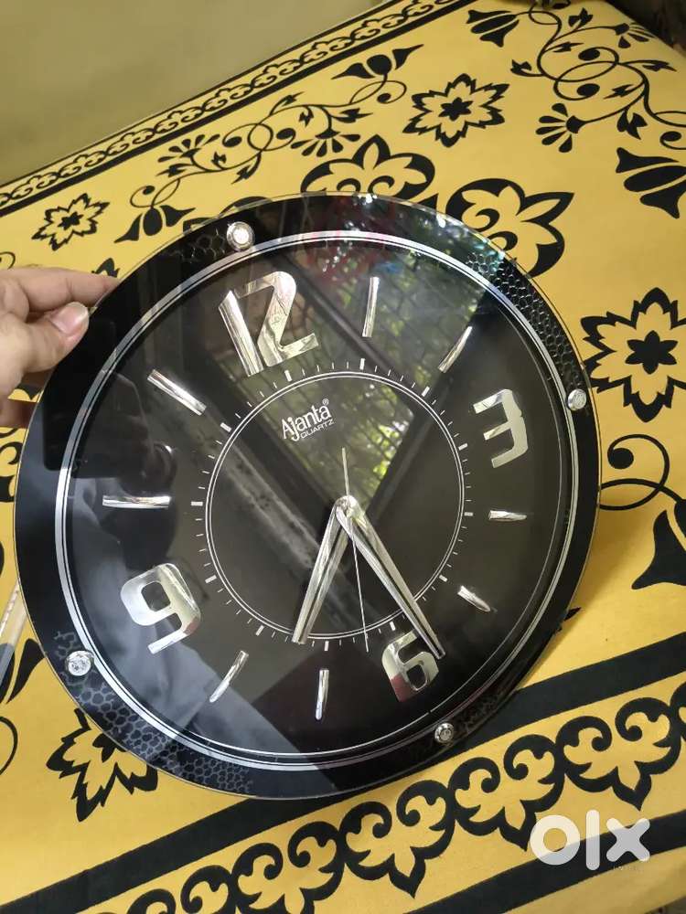 Wall hanging watch
