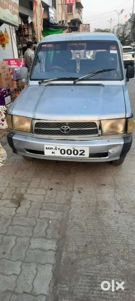 टोयोटा की भारत में पहली कार टोयोटा क्वालिस..