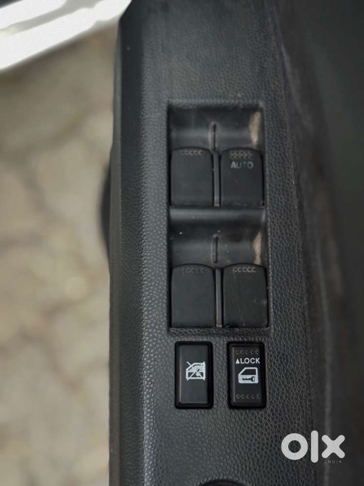 Maruti Suzuki Ritz Vxi, 2010, Petrol