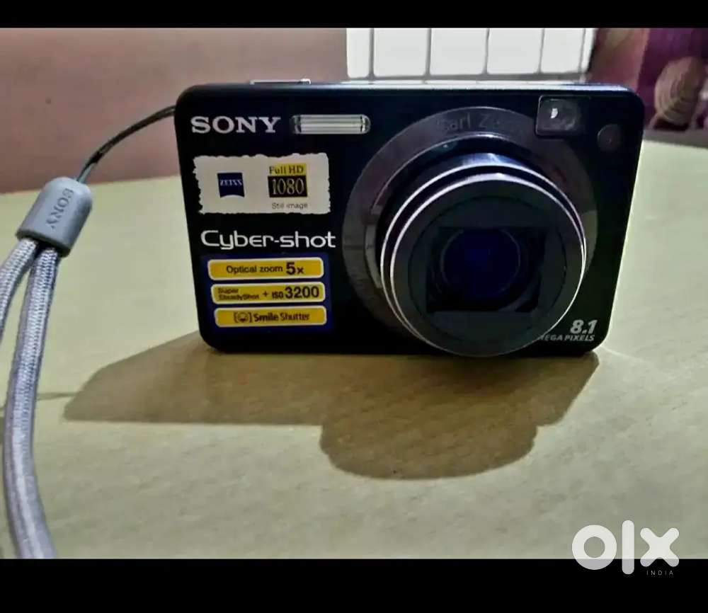 Sony Cyber-shot 8.1 MP Camera with Carl Zeiss Lens & Original Charger/