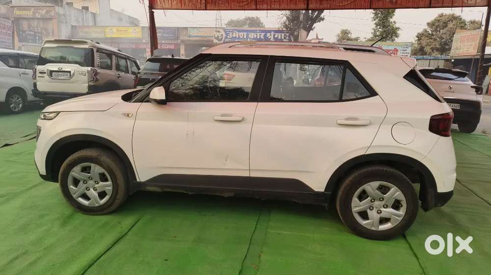 Hyundai Venue 2021 Petrol Well Maintained