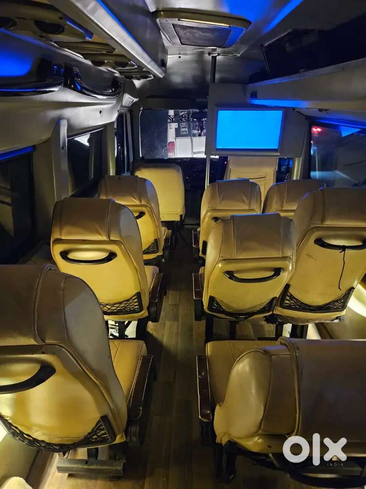Force Traveller 17+1 Seater Ac