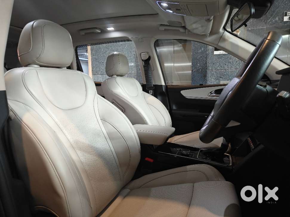 Mahindra Xuv700 2.2 Ax 7 Diesel At Luxury Pack Str Awd, 2023, Diesel