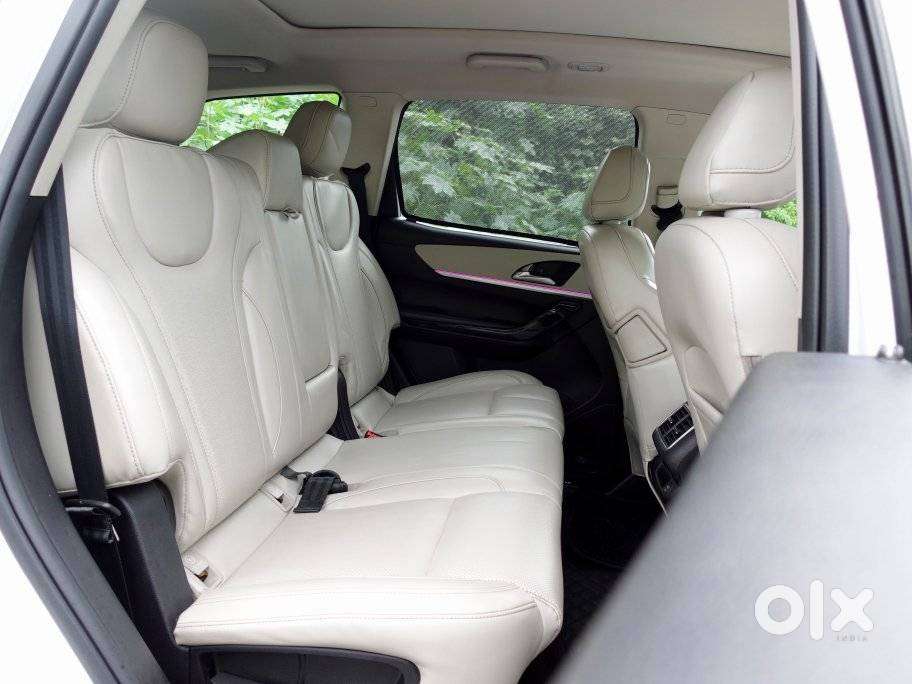 Mahindra Xuv700 2.0 Ax 7 Petrol At Luxury Pack Str, 2023, Petrol