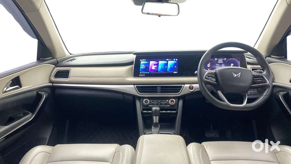 Mahindra Xuv700 2.0 Ax 7 Petrol Mt Str, 2021, Petrol