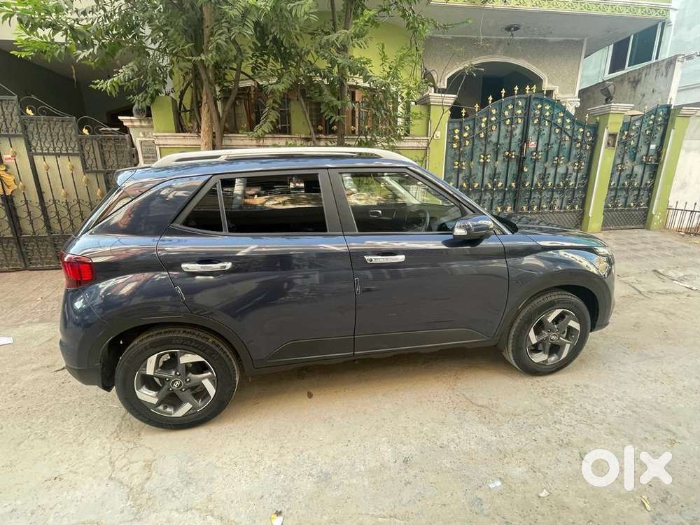 Hyundai Venue Manual - Less Driven.