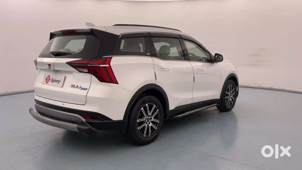 Mahindra Xuv700 2.0 Ax 7 Petrol Mt Str, 2022, Petrol