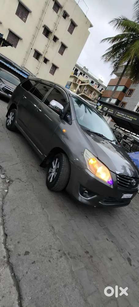 Toyota Innova Diesel 2013 Variant
