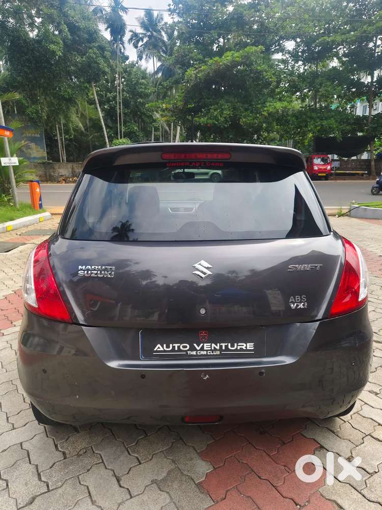 Maruti Suzuki Swift Vxi + Manual, 2017, Petrol