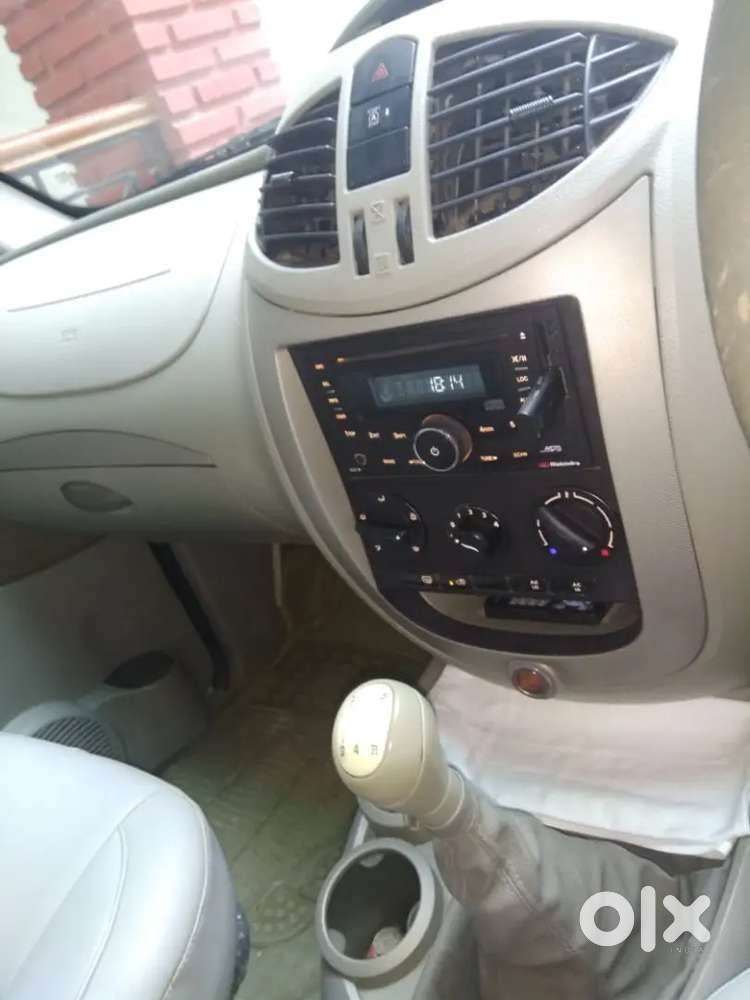 Mahindra Quanto 1.5 C8 2012